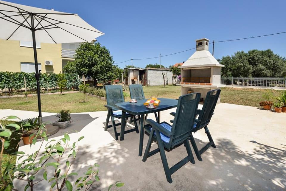 Sreca Apartment Near Beach With Bbq Bibinje Extérieur photo