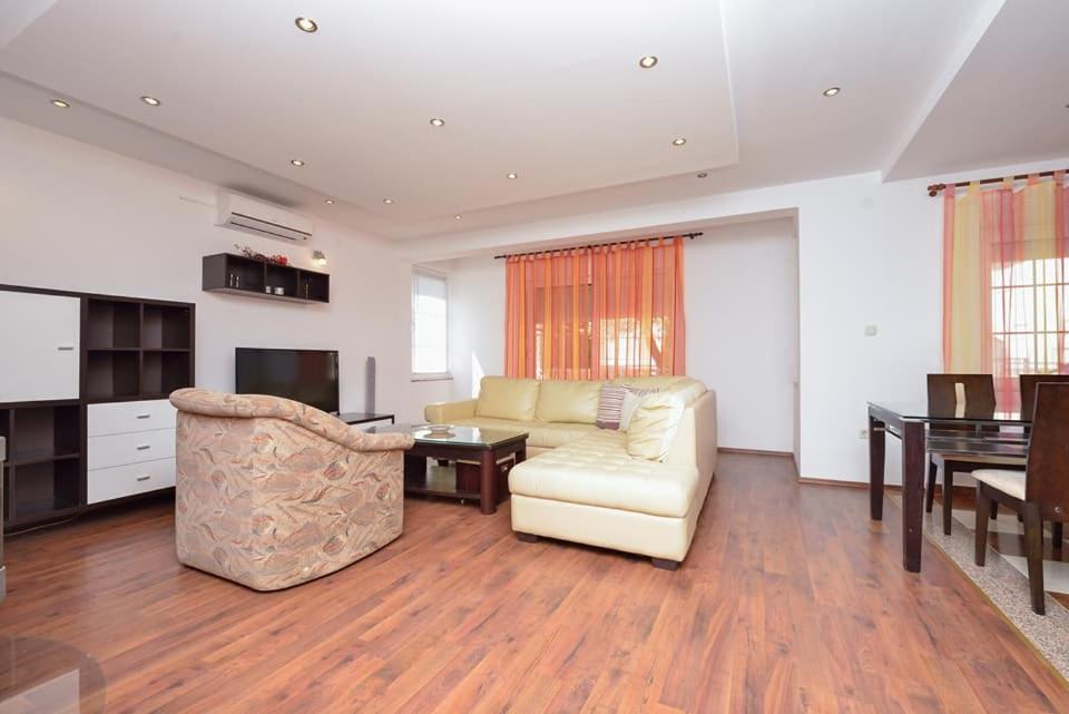 Sreca Apartment Near Beach With Bbq Bibinje Extérieur photo