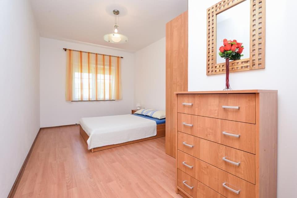 Sreca Apartment Near Beach With Bbq Bibinje Extérieur photo