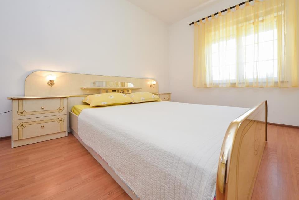 Sreca Apartment Near Beach With Bbq Bibinje Extérieur photo