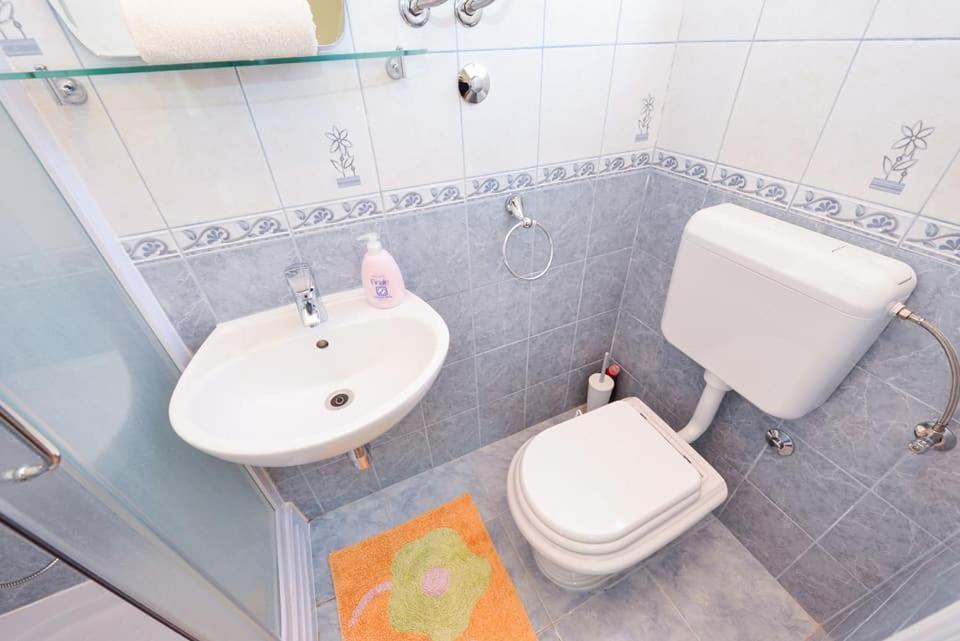 Sreca Apartment Near Beach With Bbq Bibinje Extérieur photo