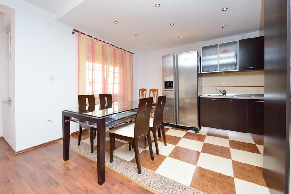 Sreca Apartment Near Beach With Bbq Bibinje Extérieur photo