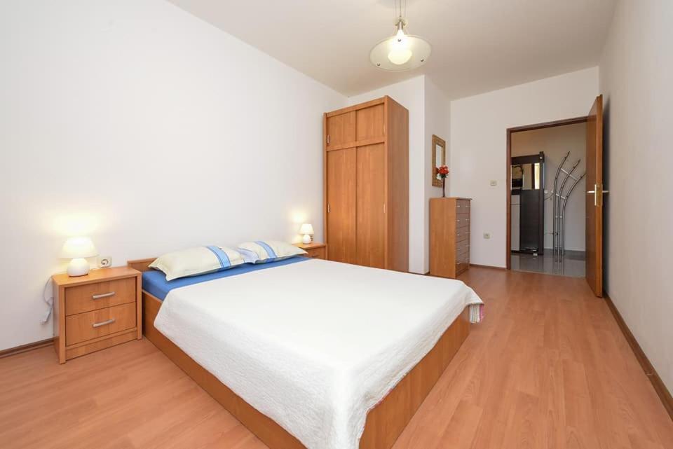 Sreca Apartment Near Beach With Bbq Bibinje Extérieur photo