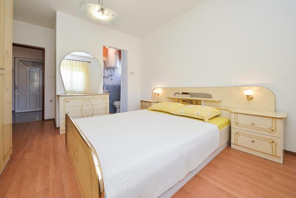 Sreca Apartment Near Beach With Bbq Bibinje Extérieur photo